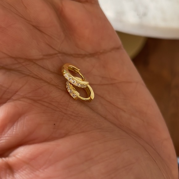 LAST ONE! Lulu’s Gold Rhinestone Mini Hoop Earrings -- New! - Picture 7 of 7